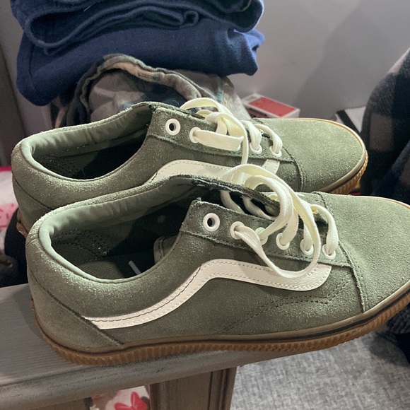 Vans - Picture 3 of 4